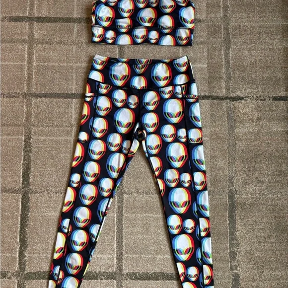 Constantly Varied Gear (CVG) leggings with pockets, sports bra, trippy alien - Picture 1 of 11
